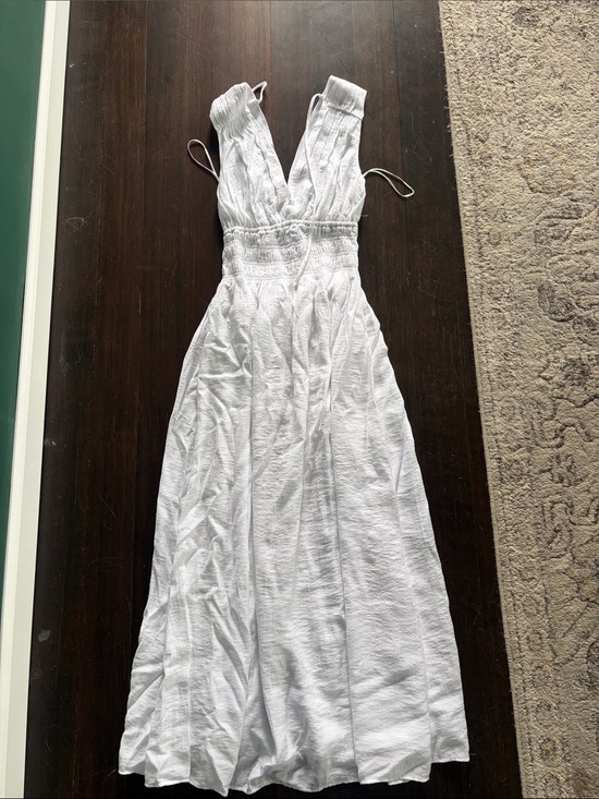 Abercrombie & Fitch Dresses & Skirts - Abercrombie & Fitch White V-Neck Smocked Waist Maxi Dress